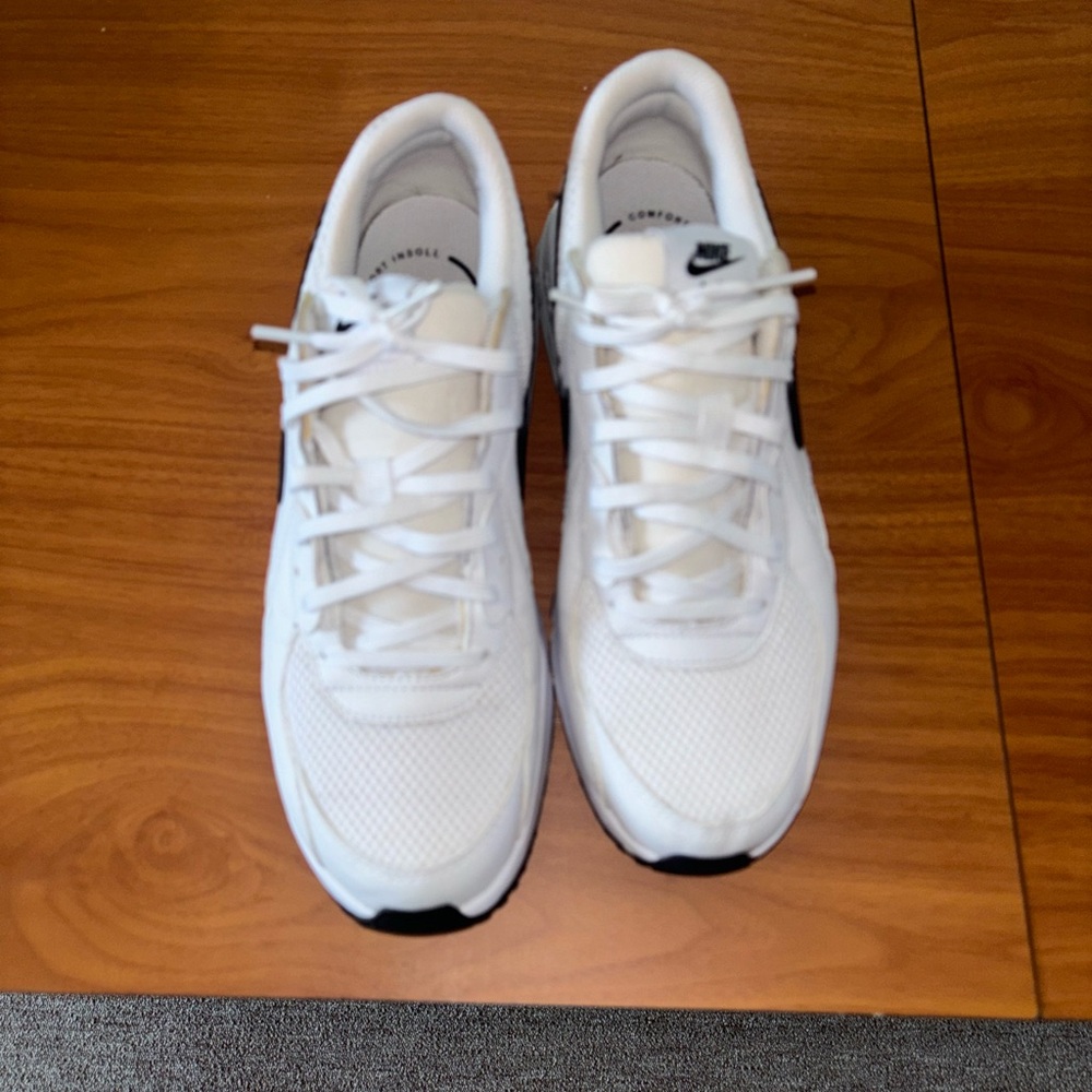 Nike Men's White and Black Sneakers